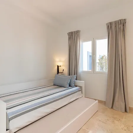 Sunny-paradise-getaway-spa-321 Apartment